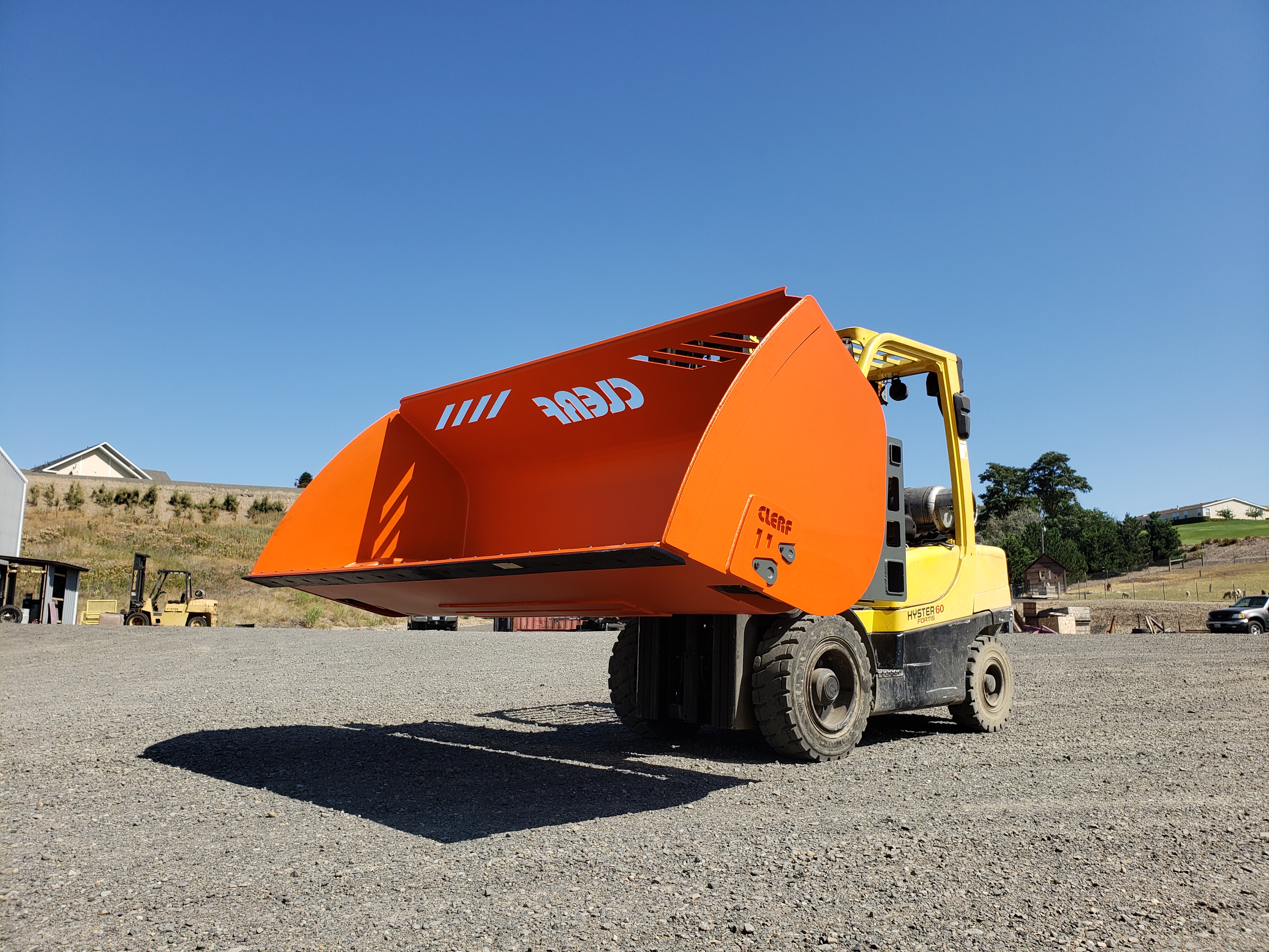 Clerf Standard Hay Clamp on Manteca Roadrunner loading hay truck